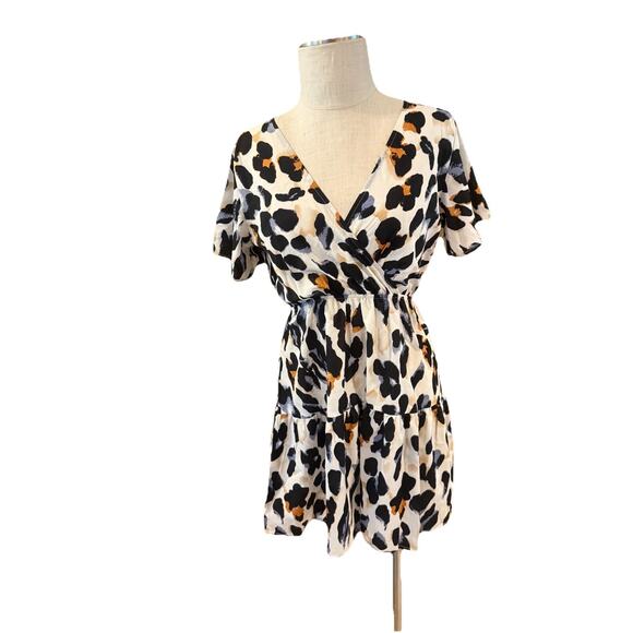 Womens A-Line Dress Small White Leopard Print V-Neck Short Sleeve Pullover - Picture 2 of 9